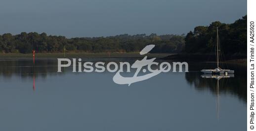 Mooring in Loctudy - © Philip Plisson / Plisson La Trinité / AA25920 - Photo Galleries - River [29]