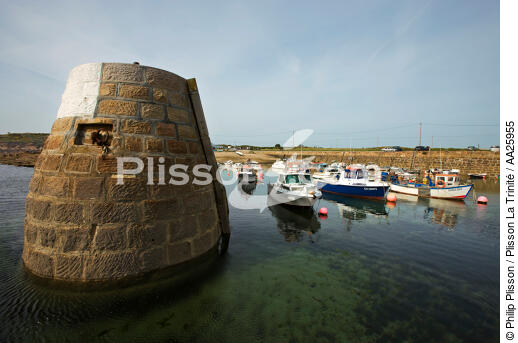 The port of Cape Levi. - © Philip Plisson / Plisson La Trinité / AA25955 - Photo Galleries - Pier