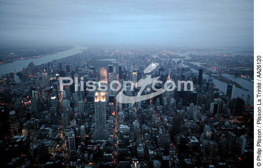 New York city by night - © Philip Plisson / Plisson La Trinité / AA26120 - Photo Galleries - Town [New York]