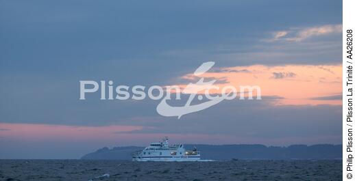 le ferry faisant la liaison Belle-ile - Quiberon - © Philip Plisson / Plisson La Trinité / AA26208 - Nos reportages photos - Vue non aérienne