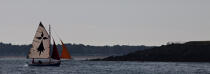 Sailboat tradionnel before carnac © Philip Plisson / Plisson La Trinité / AA26240 - Photo Galleries - Ground shot