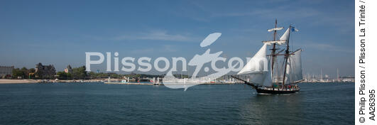 In the bay of Lorient. - © Philip Plisson / Plisson La Trinité / AA26395 - Photo Galleries - Schooner