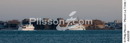 La base de sous-marins de Kéroman - © Philip Plisson / Plisson La Trinité / AA26538 - Nos reportages photos - Rade de Lorient