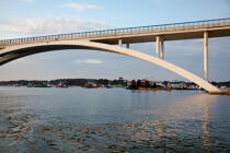 Le pont de Kérisper sur la rivière de Crac'h © Philip Plisson / Plisson La Trinité / AA26558 - Nos reportages photos - Crac'h [Rivière de]