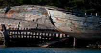 Wrecks of tuna fishing boat in Plouhinec © Philip Plisson / Plisson La Trinité / AA26605 - Photo Galleries - Boat graveyard