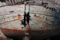Epaves de thonier à Plouhinec © Philip Plisson / Plisson La Trinité / AA26609 - Nos reportages photos - Coque de bateau