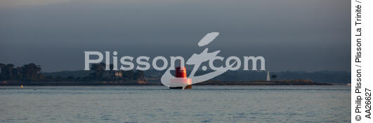 The Gulf of Morbihan - © Philip Plisson / Plisson La Trinité / AA26627 - Photo Galleries - Buoys and beacons