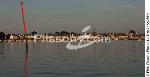 Locmariaquer - © Philip Plisson / Plisson La Trinité / AA26641 - Photo Galleries - Buoys and beacons