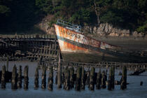 Wreck on the Blavet. © Philip Plisson / Plisson La Trinité / AA26665 - Photo Galleries - Shipwreck