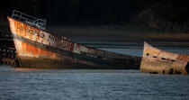 Wreck on the Blavet. © Philip Plisson / Plisson La Trinité / AA26686 - Photo Galleries - From Bénodet to Etel