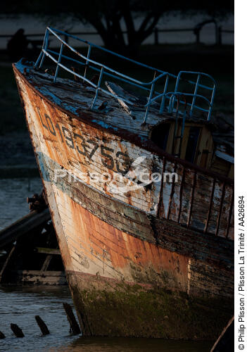Wreck on the Blavet. - © Philip Plisson / Plisson La Trinité / AA26694 - Photo Galleries - Boat graveyard