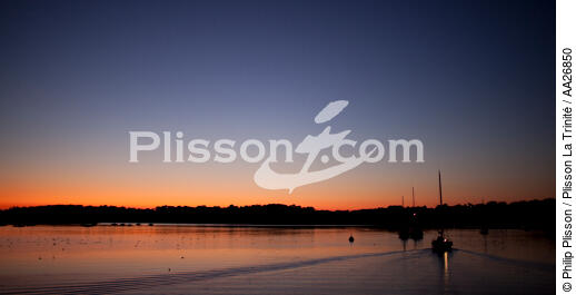 La Vilaine river - © Philip Plisson / Plisson La Trinité / AA26850 - Photo Galleries - Sun