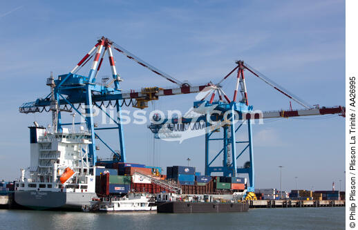 Container Terminal Montoir-de-Bretagne - © Philip Plisson / Plisson La Trinité / AA26995 - Photo Galleries - CMA CGM Marco Polo