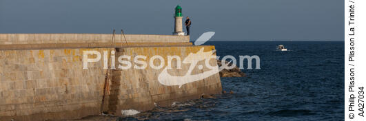 Le Croisic - © Philip Plisson / Plisson La Trinité / AA27034 - Photo Galleries - Harbour light