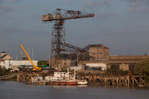 On the quays of Nantes © Philip Plisson / Plisson La Trinité / AA27247 - Photo Galleries - Shipyards