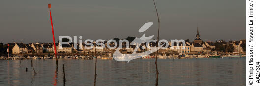 Locmariaquer - © Philip Plisson / Plisson La Trinité / AA27304 - Nos reportages photos - Balise