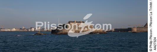 Le Fort National devant Saint-Malo - © Philip Plisson / Plisson La Trinité / AA27324 - Nos reportages photos - De Cancale à Saint-Brieuc