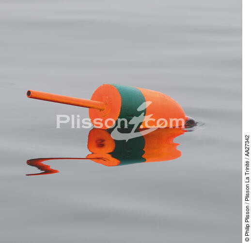 Bouée de Casier en Nouvelle Angleterre - © Philip Plisson / Plisson La Trinité / AA27342 - Nos reportages photos - Reflet