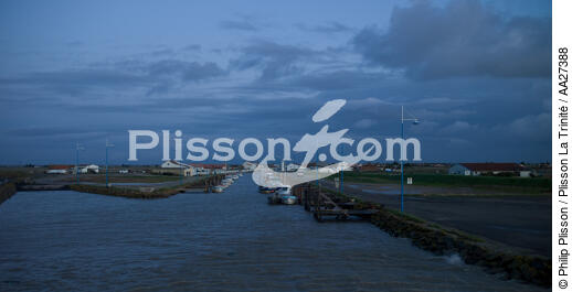 Le port dess Brochets - © Philip Plisson / Plisson La Trinité / AA27388 - Nos reportages photos - Ville [85]