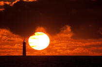 Chauveau lighthouse © Philip Plisson / Plisson La Trinité / AA27676 - Photo Galleries - Sunset