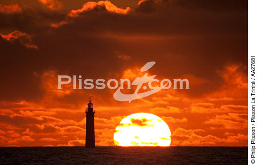 Chauveau lighthouse - © Philip Plisson / Plisson La Trinité / AA27681 - Photo Galleries - Cloud