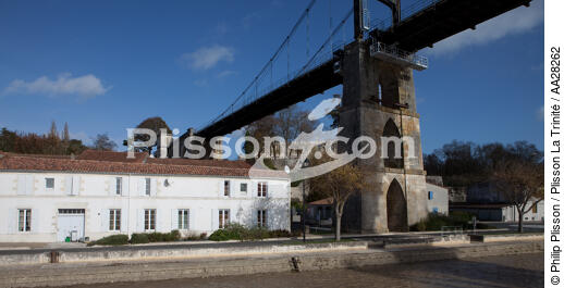 Tonnay-Charente - © Philip Plisson / Plisson La Trinité / AA28262 - Nos reportages photos - Pont