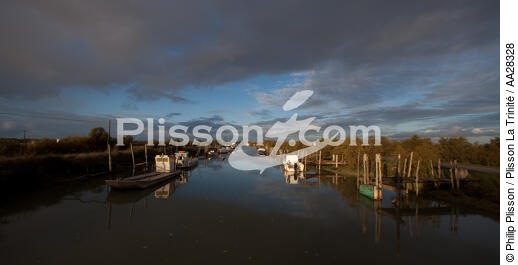 Le Chenal de Marennes - © Philip Plisson / Plisson La Trinité / AA28328 - Nos reportages photos - Reflet