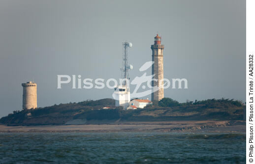 Les Baleines lighthouse - © Philip Plisson / Plisson La Trinité / AA28332 - Photo Galleries - Baleines [The]
