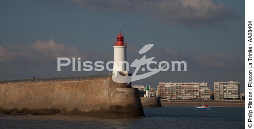 Les Sables d'Olonne - © Philip Plisson / Plisson La Trinité / AA28404 - Nos reportages photos - Feu de port