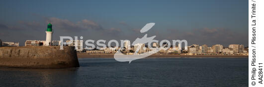 Les Sables d'Olonne - © Philip Plisson / Plisson La Trinité / AA28411 - Nos reportages photos - Feu de port
