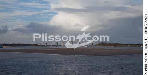 Pont de Noirmontier - © Philip Plisson / Plisson La Trinité / AA28441 - Nos reportages photos - Marée basse