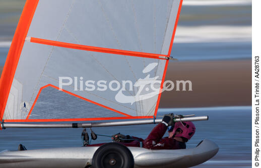 Grand Prix de Chars à voile à Omaha Beach - © Philip Plisson / Plisson La Trinité / AA28763 - Nos reportages photos - Site [14]