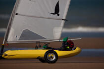 Grand Prix de Chars à voile à Omaha Beach © Philip Plisson / Plisson La Trinité / AA28767 - Nos reportages photos - Sport non nautique