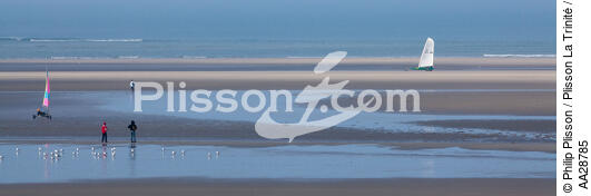 Sur la plage au Touquet - © Philip Plisson / Plisson La Trinité / AA28785 - Nos reportages photos - Le Touquet