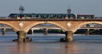 Bordeaux © Philip Plisson / Plisson La Trinité / AA28878 - Nos reportages photos - Pont de Pierre