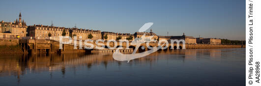 Bordeaux - © Philip Plisson / Plisson La Trinité / AA28968 - Nos reportages photos - La Garonne