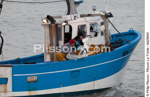 Pêche au Maigre dans l'estuaire de la Gironde - © Philip Plisson / Plisson La Trinité / AA29600 - Nos reportages photos - Pêche côtière