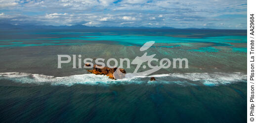 New-Calédonia - © Philip Plisson / Plisson La Trinité / AA29684 - Photo Galleries - Boat graveyard