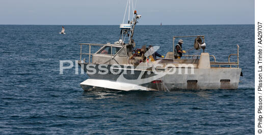 Pêcheurs du Cap Ferret - © Philip Plisson / Plisson La Trinité / AA29707 - Nos reportages photos - Métier