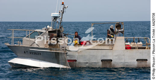 Pêcheurs du Cap Ferret - © Philip Plisson / Plisson La Trinité / AA29708 - Nos reportages photos - De Soulac à Capbreton