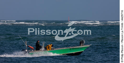 Pêcheurs du Cap Ferret - © Philip Plisson / Plisson La Trinité / AA29716 - Nos reportages photos - Aquitaine