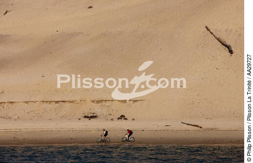 The dune du Pilat - © Philip Plisson / Plisson La Trinité / AA29727 - Photo Galleries - From Soulac to Capbreton
