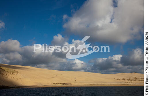 The dune du Pilat - © Philip Plisson / Plisson La Trinité / AA29736 - Photo Galleries - From Soulac to Capbreton