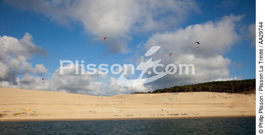 The dune du Pilat - © Philip Plisson / Plisson La Trinité / AA29744 - Photo Galleries - Sport and Leisure