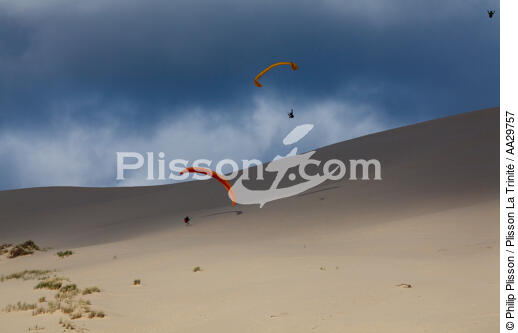 The dune du Pilat - © Philip Plisson / Plisson La Trinité / AA29757 - Photo Galleries - Sport and Leisure