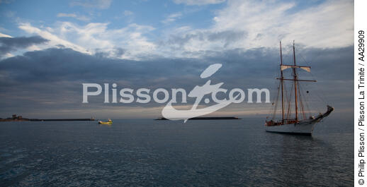 Ciboure - © Philip Plisson / Plisson La Trinité / AA29909 - Photo Galleries - Sky