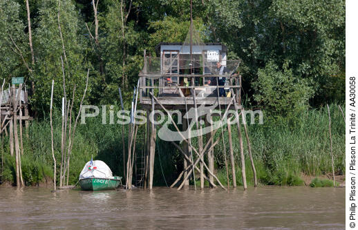 Sur la Garonne - © Philip Plisson / Plisson La Trinité / AA30058 - Nos reportages photos - Carrelet