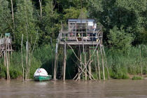 On the Garonne river © Philip Plisson / Plisson La Trinité / AA30058 - Photo Galleries - Fishing equipment
