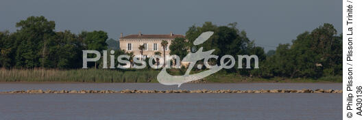 On the Garonne river - © Philip Plisson / Plisson La Trinité / AA30136 - Photo Galleries - La Garonne