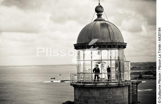 Relève de phare sur l'île Vierge - © Guillaume Plisson / Plisson La Trinité / AA30184 - Nos reportages photos - Finistère